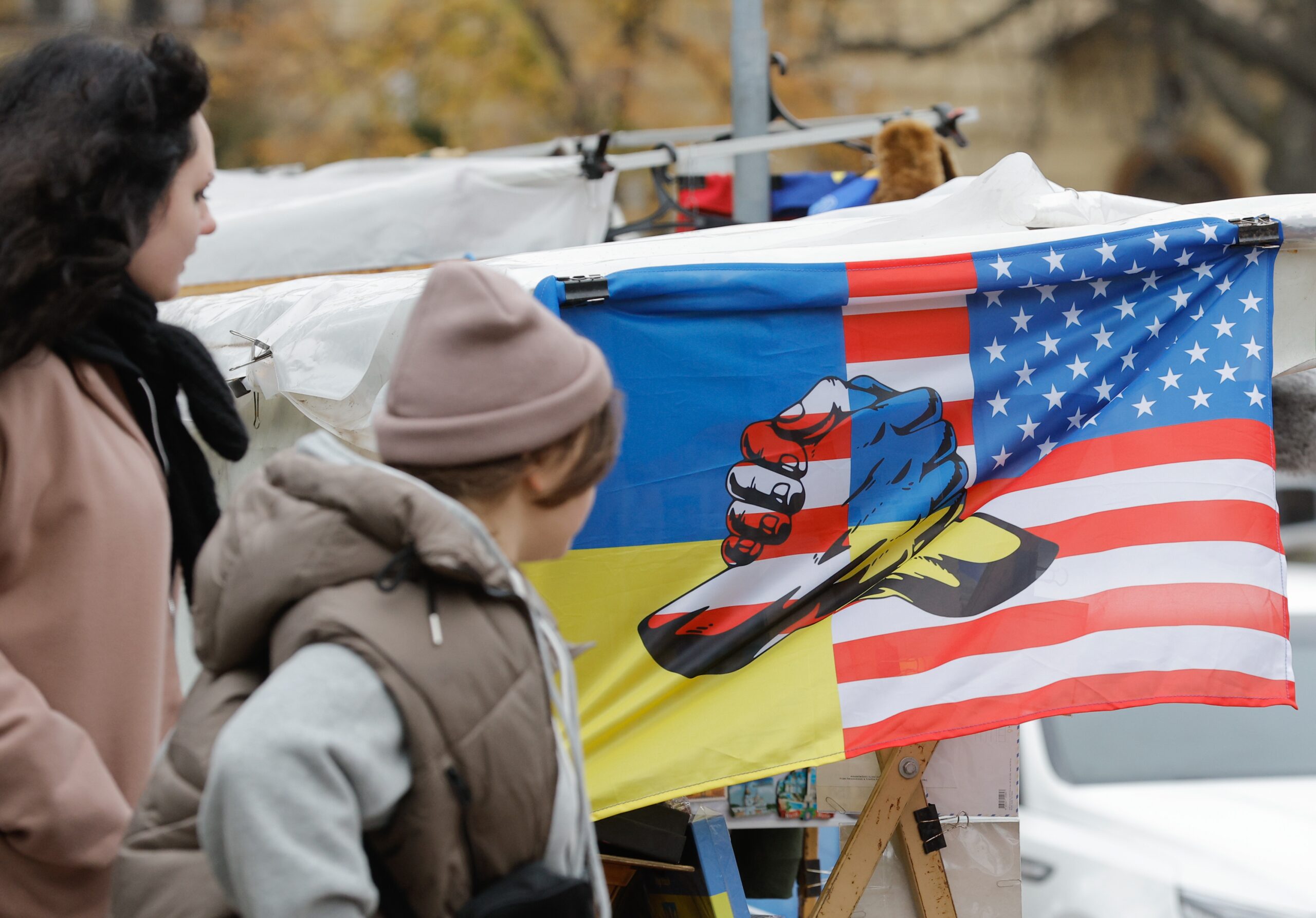 США продолжают обмениваться разведданными с Украиной – CNN