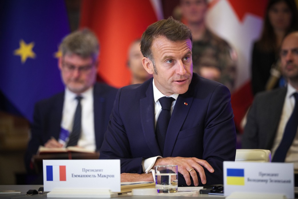 “Массированные санкции”. Макрон раскрыл последствия для РФ за нарушение перемирия