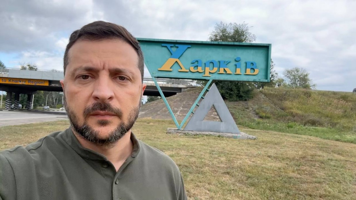 ВСУ проводят активные действия в Харьковской и Донецкой областях, врагу сложно – Зеленский