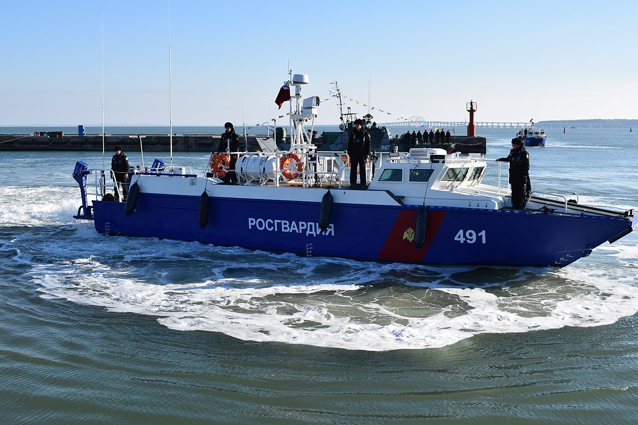 В оккупированном Крыму разведка ударила по десантному катеру россиян и системам РЛС