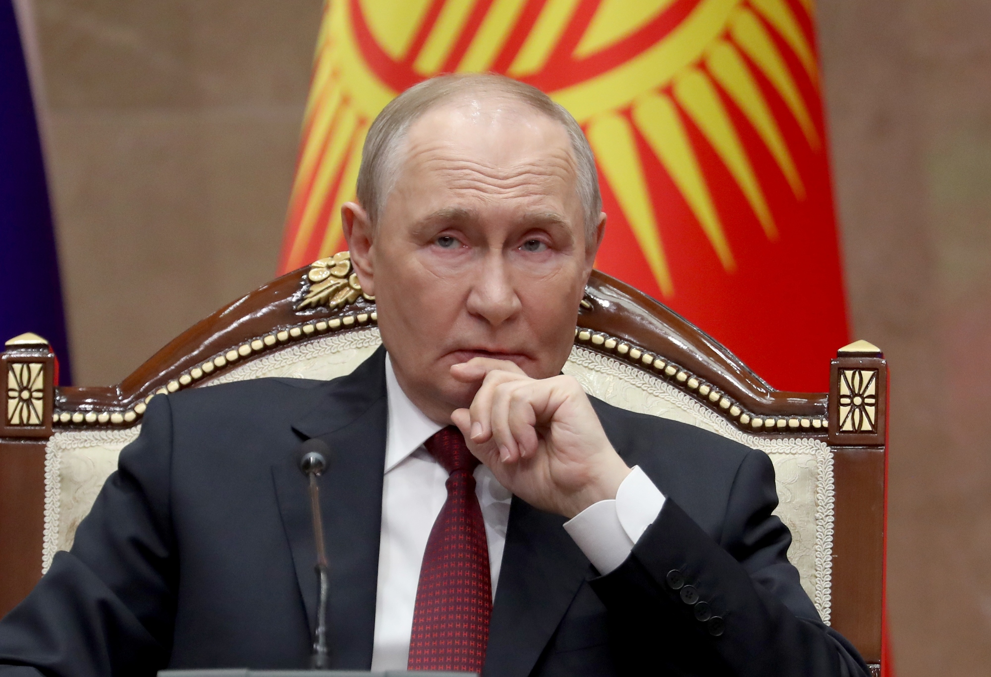 “А че происходит то?” Путин выступил с пропагандистскими заявлениями о санкциях и мирном плане