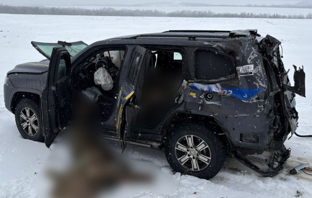 Россияне ударили по авто для эвакуации под Купянском – погибли полицейские, есть раненый