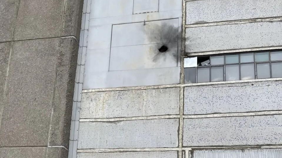 МАГАТЕ оглянуло місце удару на Запорізькій АЕС: рівень радіації в нормі