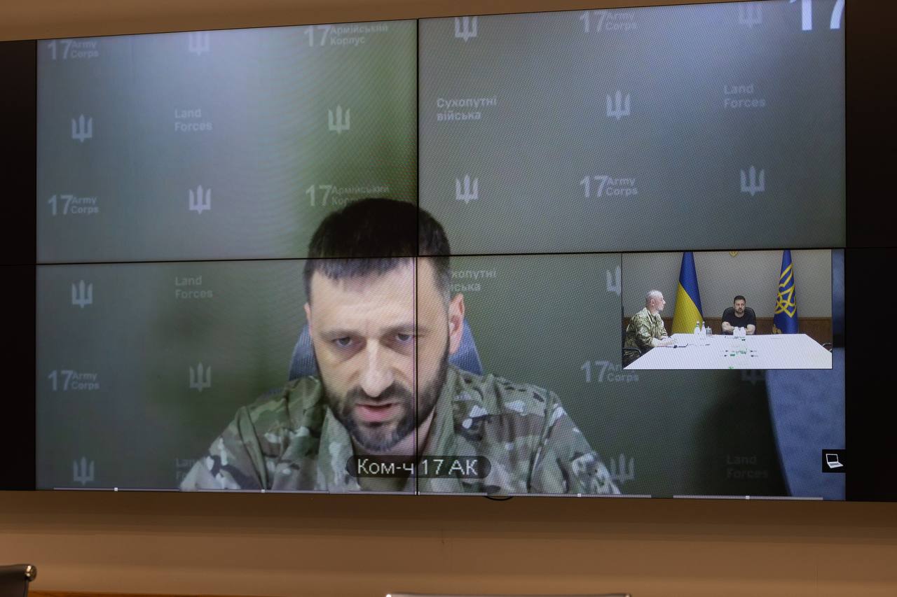 Зеленський провів нараду з командирами. Джерела LIGA.net розповіли, чи обговорювали Сирського
